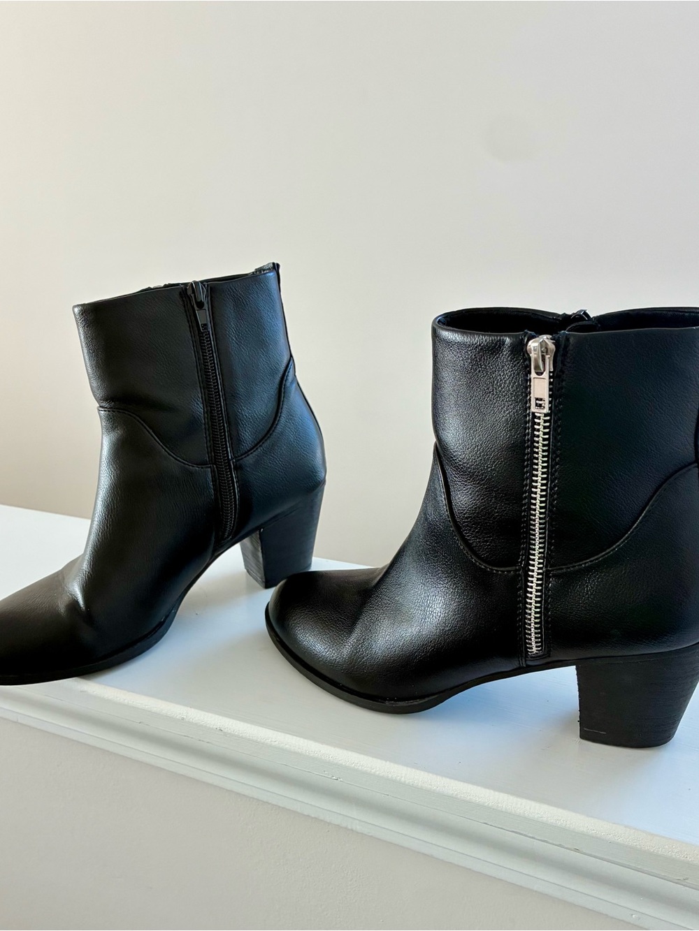 dv Dolce Vita ‘Calany’ Black faux Leather Ankle Boots with Side Zipper - Women